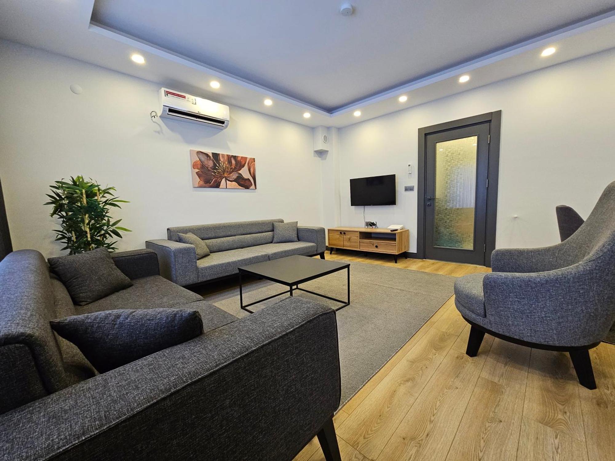 New Flats With Large Living Spaces Close To Lara Beach&kundu Entertaintment Center *